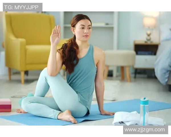 足球明星与女生卷腹训练的完美结合展现力量与美丽的瞬间